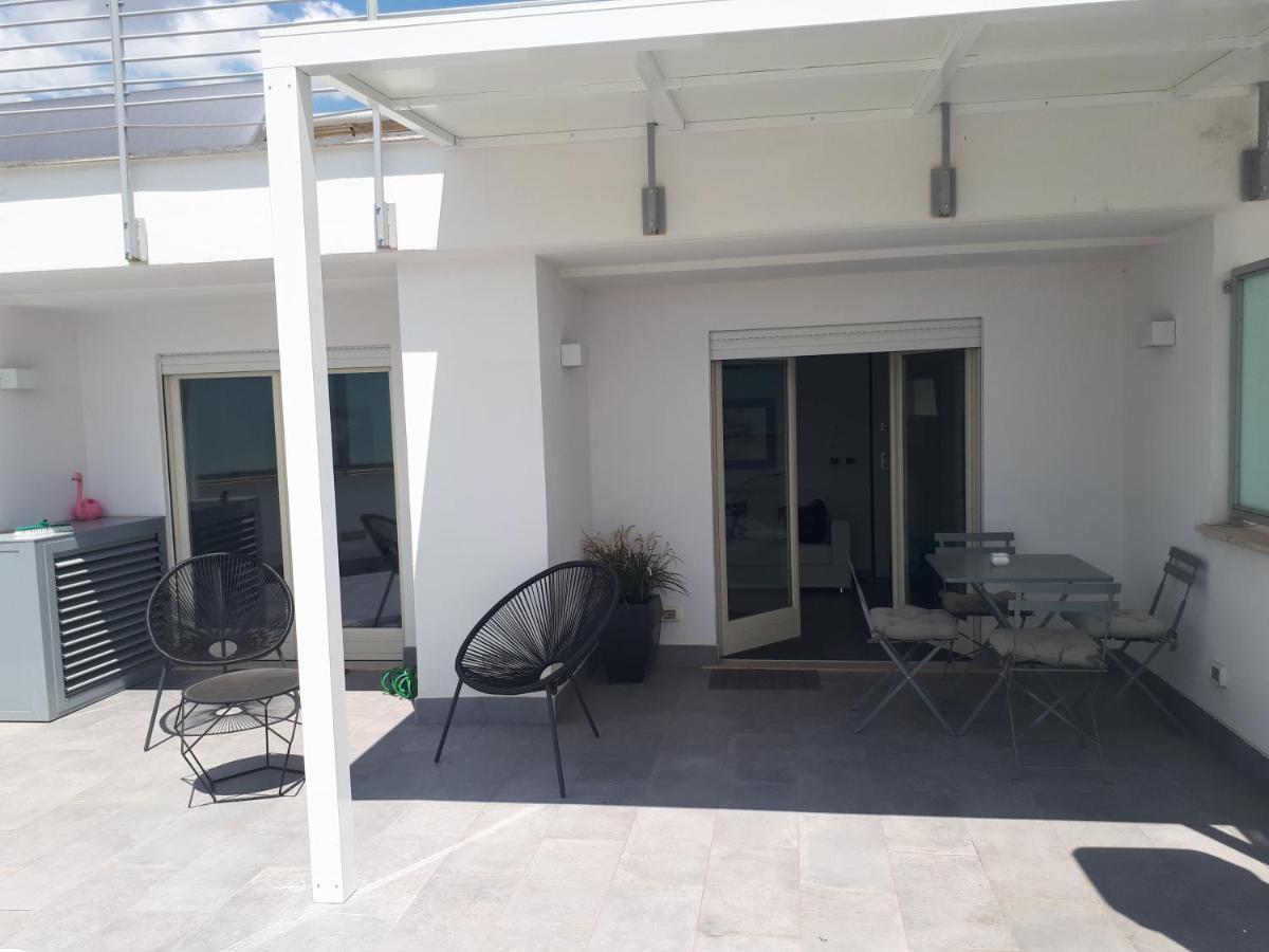 Penthouse 40 In Trastevere With Seasonally Jacuzzi Rom Exteriör bild