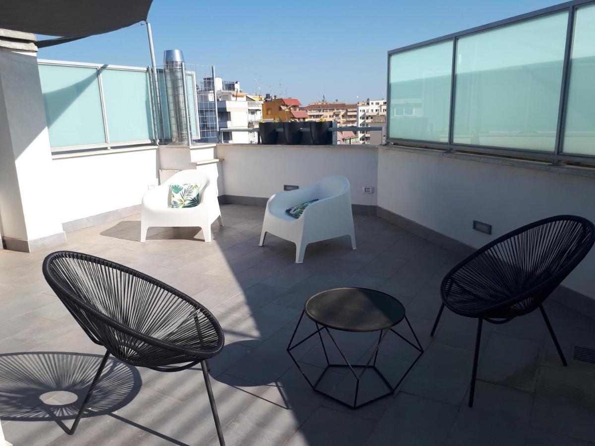 Penthouse 40 In Trastevere With Seasonally Jacuzzi Rom Exteriör bild